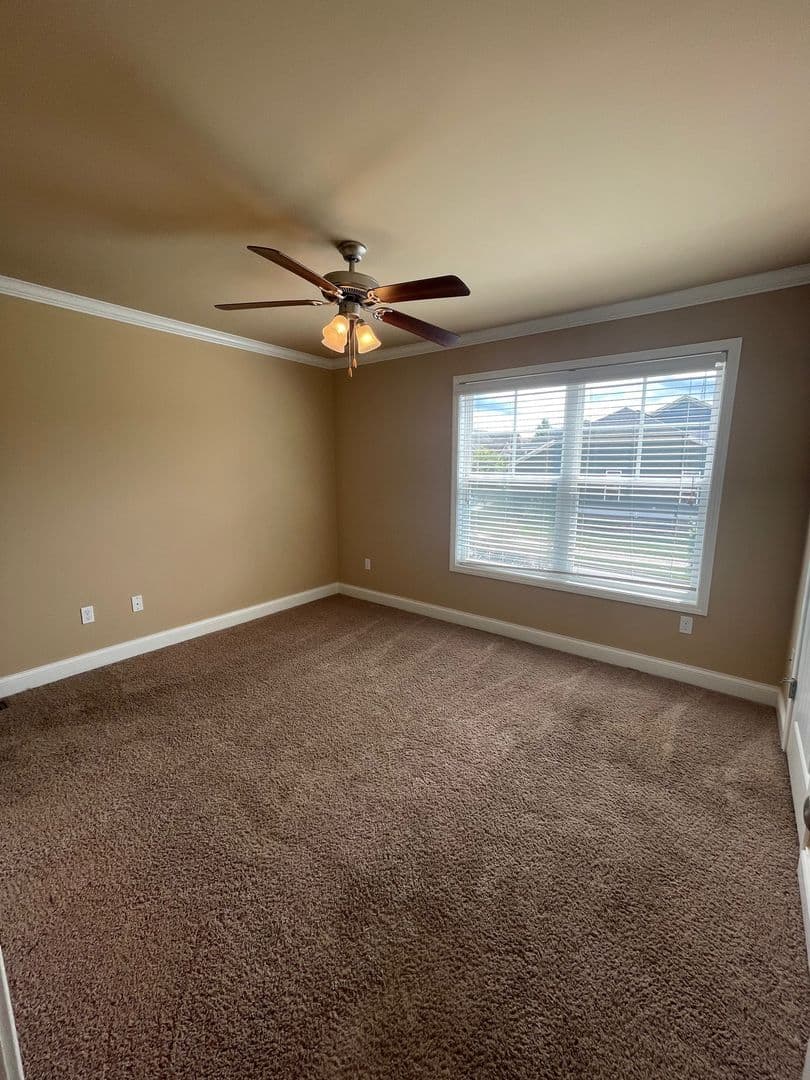 Bowling Green Apartment: 655 Declaration Way