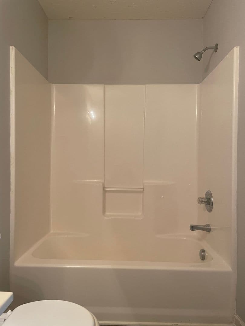 Bowling Green Apartment: 387 Lower Stone Avenue