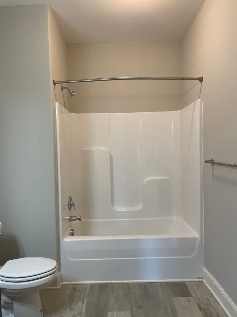 Bowling Green Apartment: 249 Greenwood Lane
