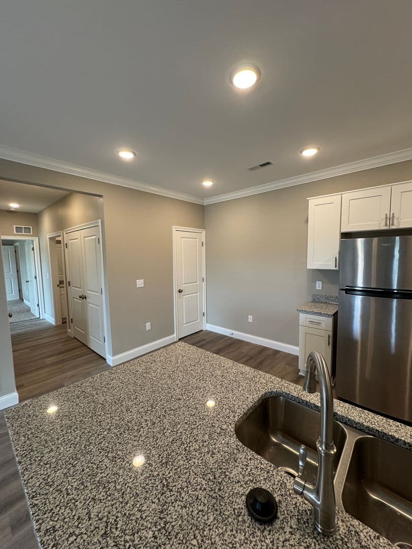 Bowling Green Apartment: 5204 Bakers Spring Street