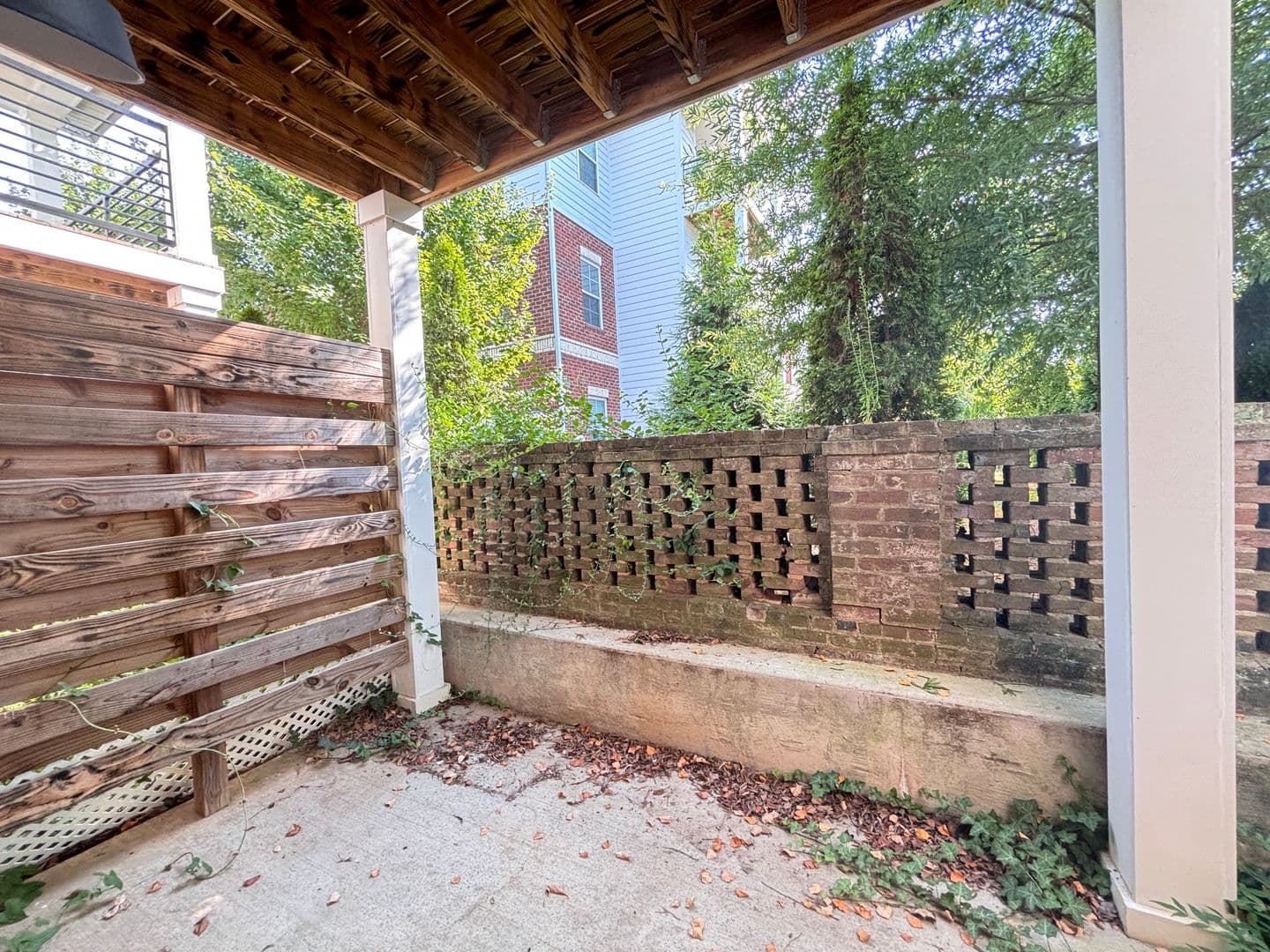 Bowling Green Apartment: 864 Fairview Avenue