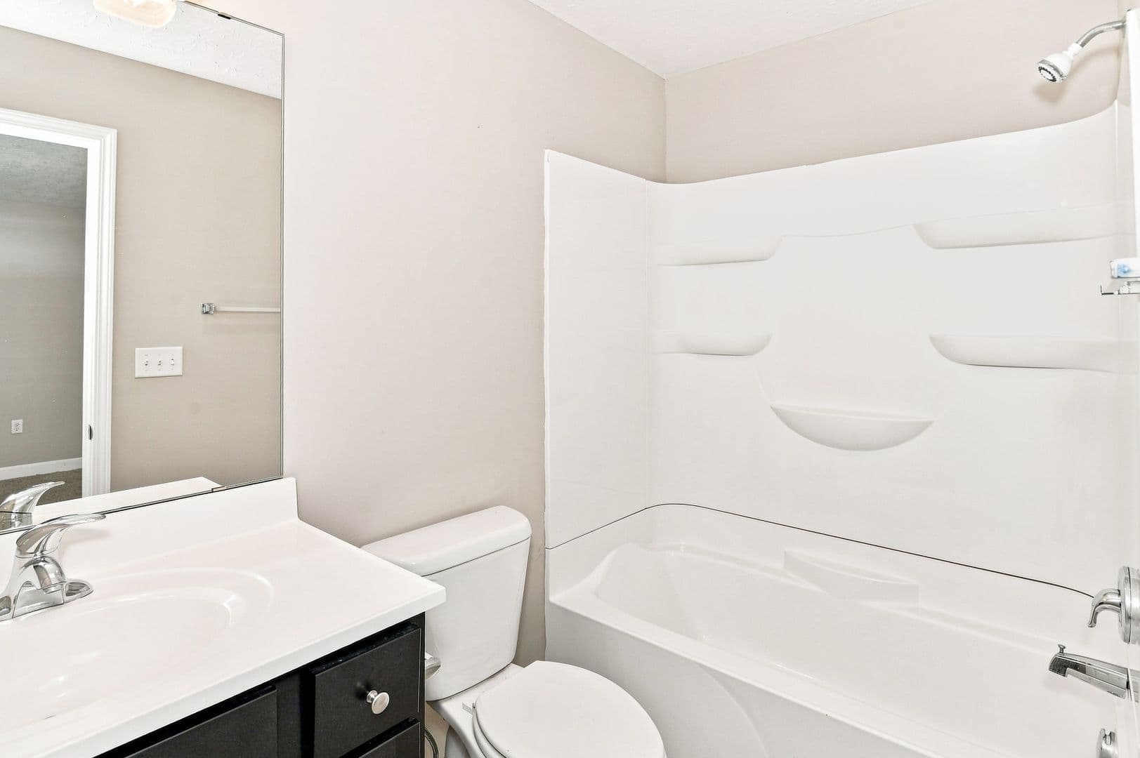 Bowling Green Apartment: 736 Village Creek Drive