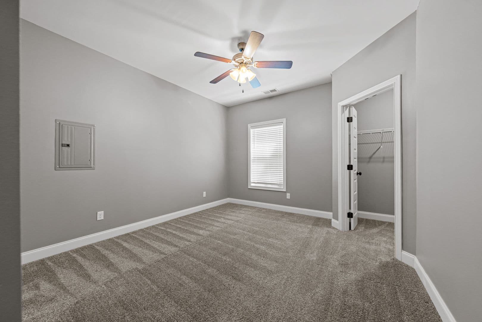 Bowling Green Apartment: 864 Fairview Avenue