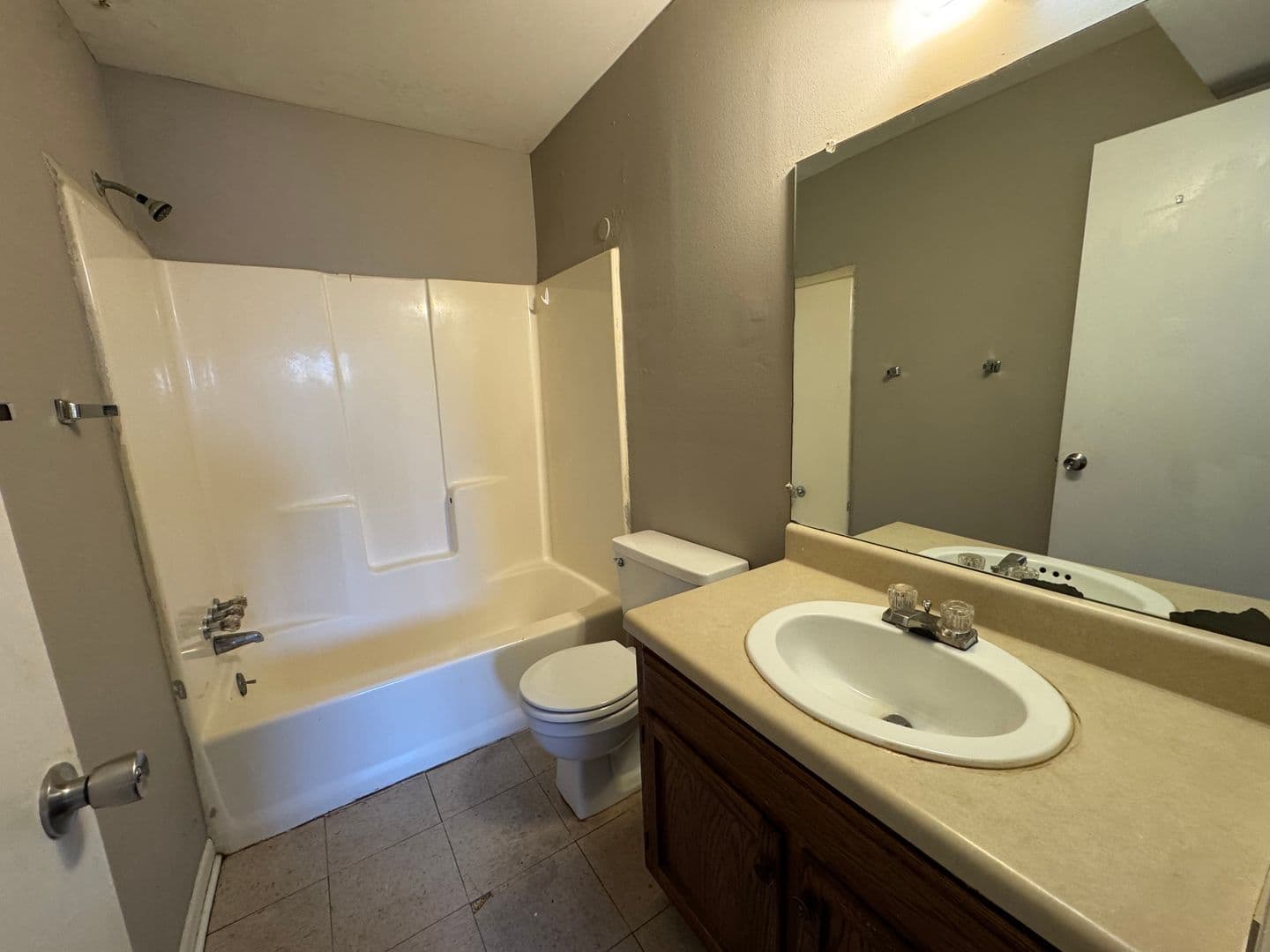 Bowling Green Apartment: 1500 Bryant Way