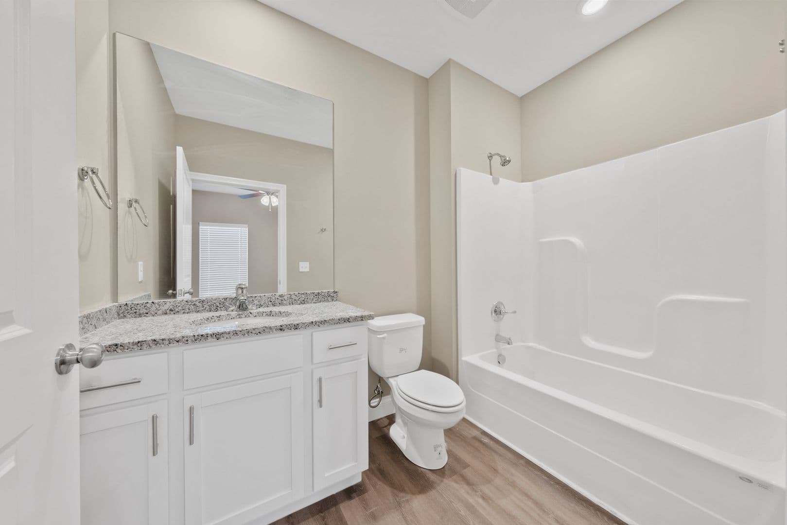 Bowling Green Apartment: 179 Walnut Creek Drive