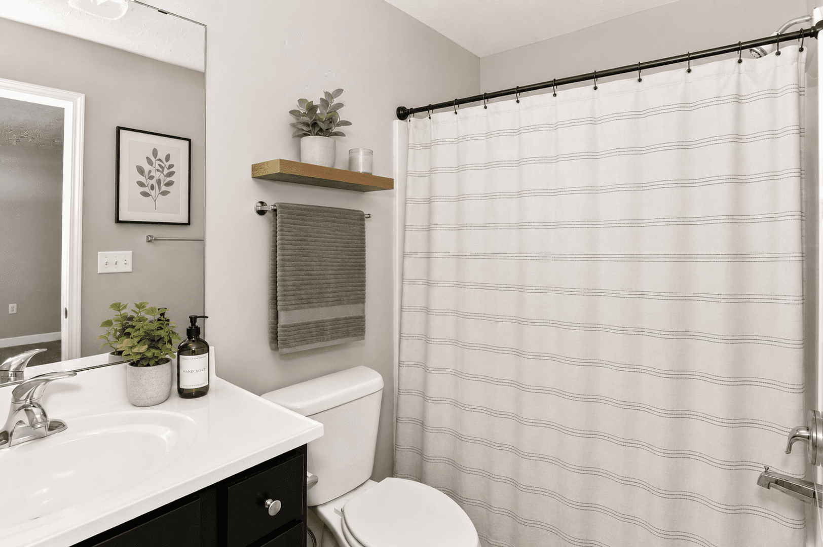Bowling Green Apartment: 736 Village Creek Drive