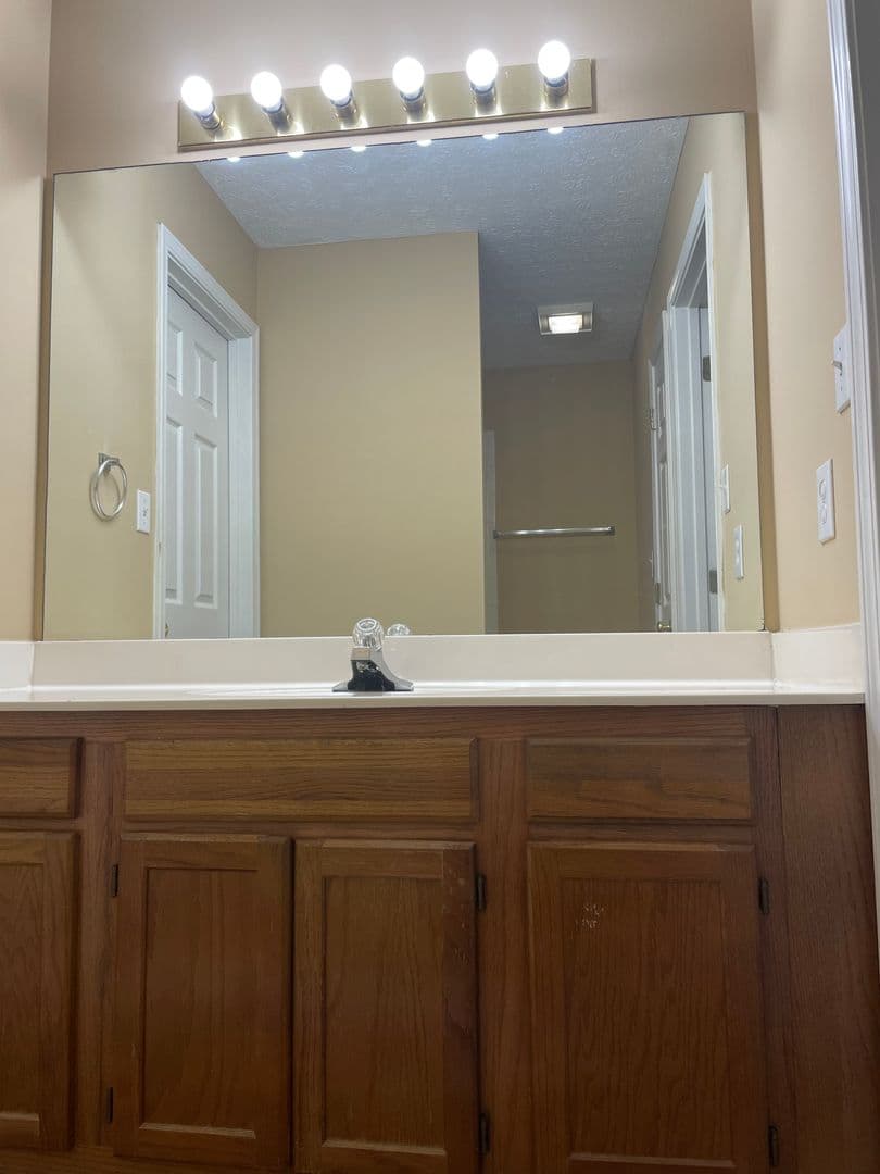 Bowling Green Apartment: 1114 Brockley Way
