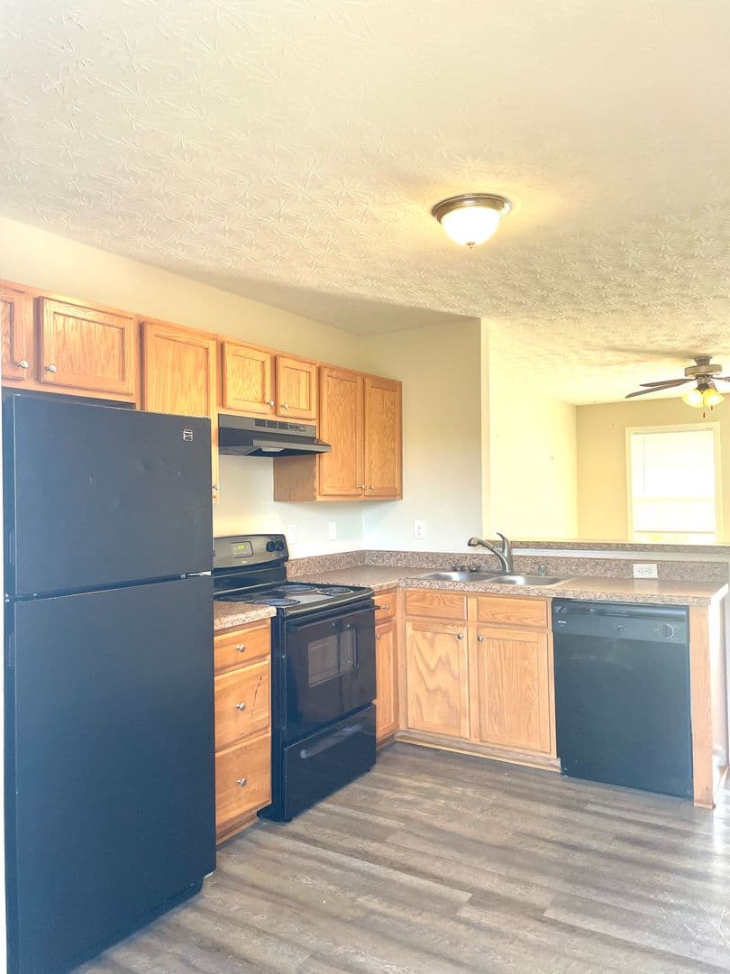 Bowling Green Apartment: 398 Lower Stone Avenue