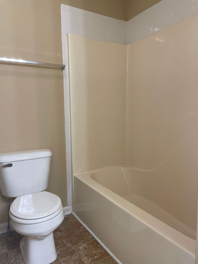 Bowling Green Apartment: 1114 Brockley Way