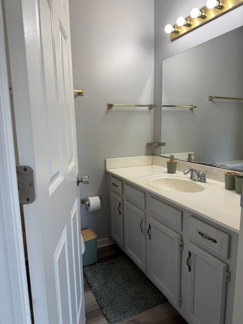 Bowling Green Apartment: 6550 Louisville Rd