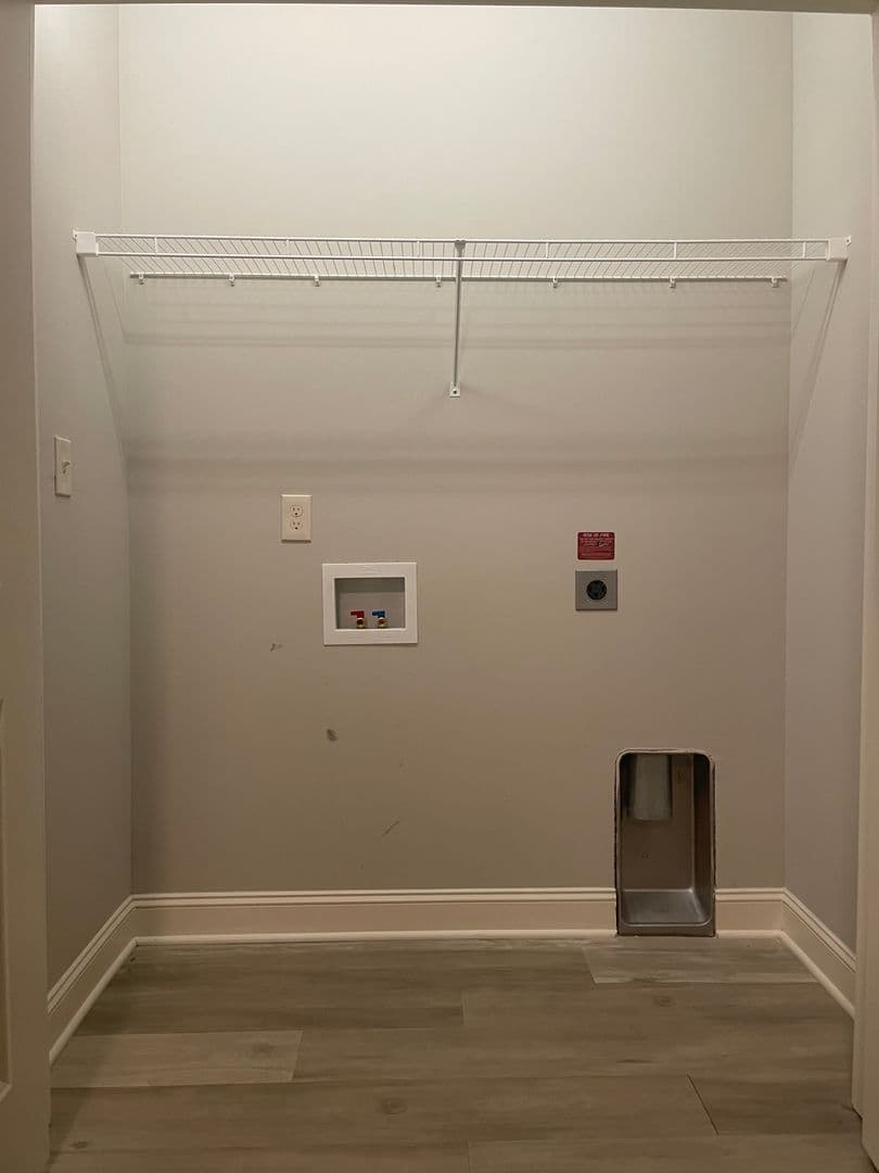Bowling Green Apartment: 249 Greenwood Lane