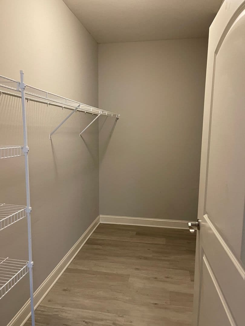Bowling Green Apartment: 249 Greenwood Lane