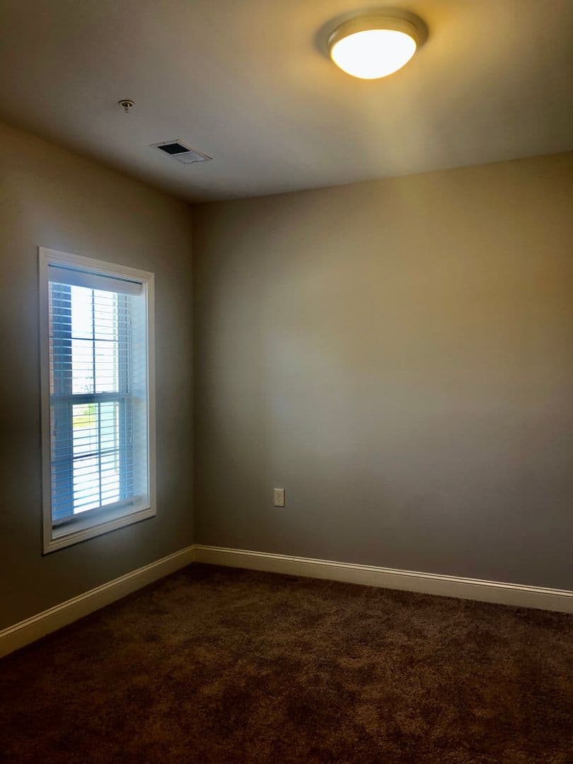 Bowling Green Apartment: 249 Greenwood Lane