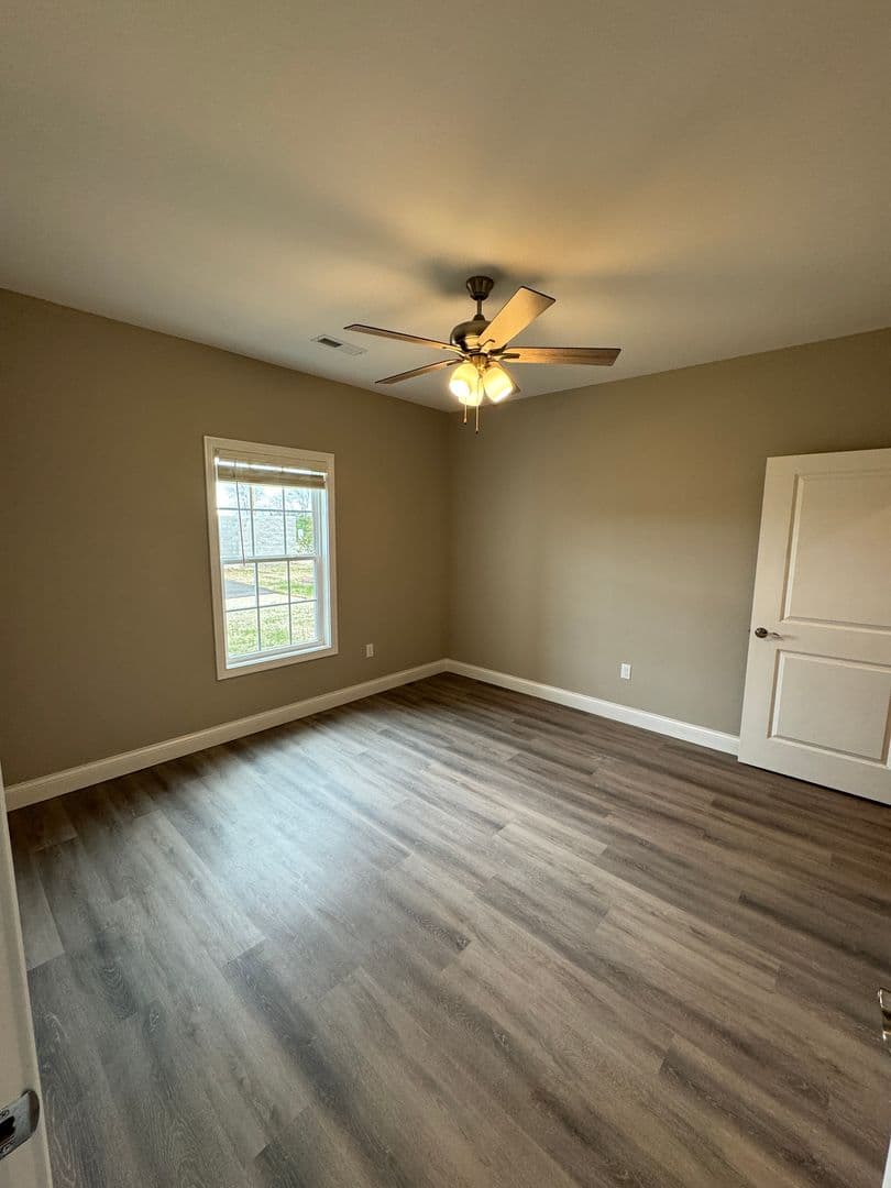 Bowling Green Apartment: 5204 Bakers Spring Street