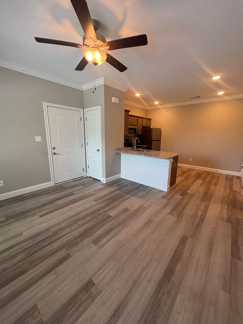 Bowling Green Apartment: 173 Windover Avenue