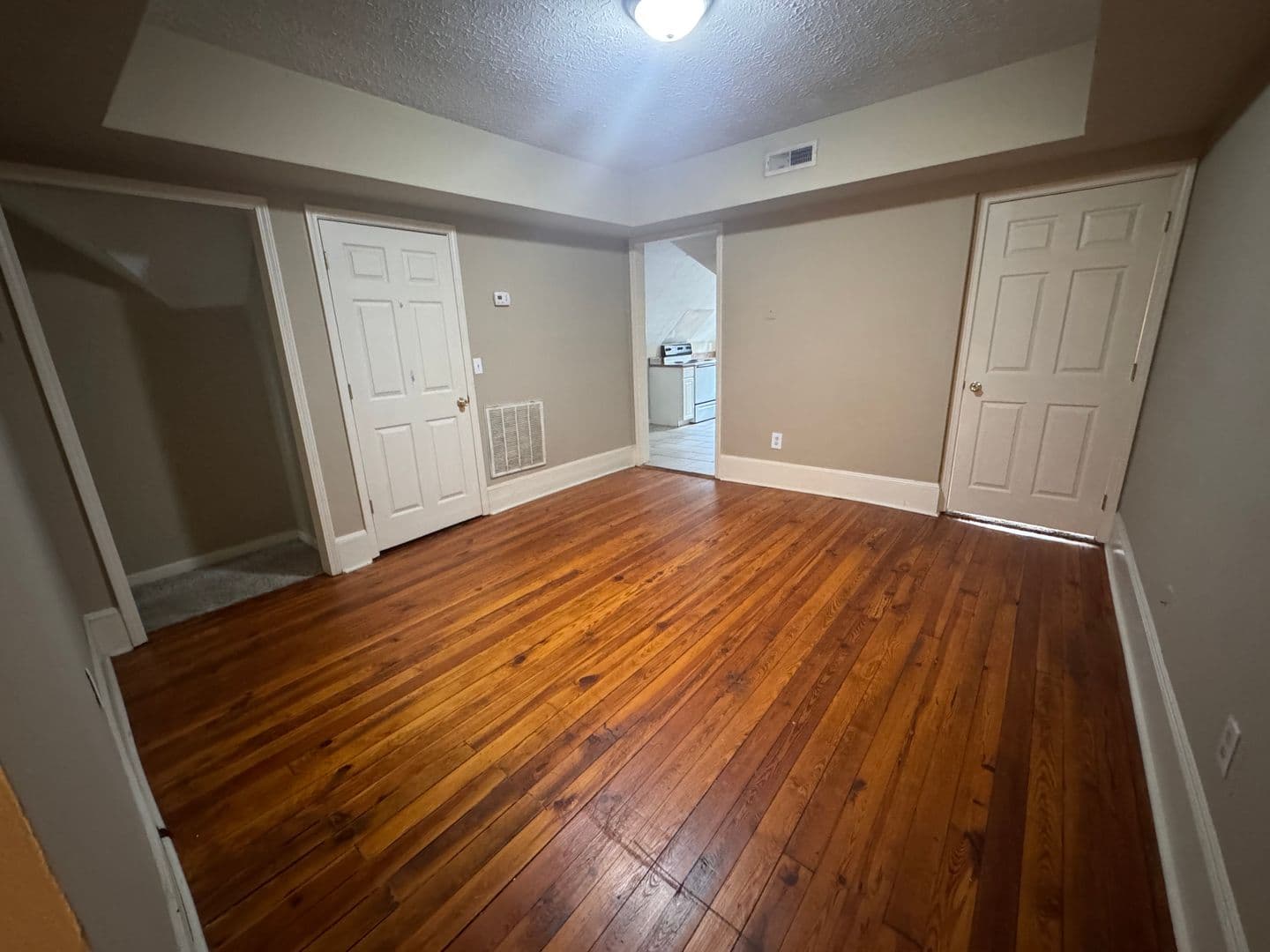 Bowling Green Apartment: 1359 High Street