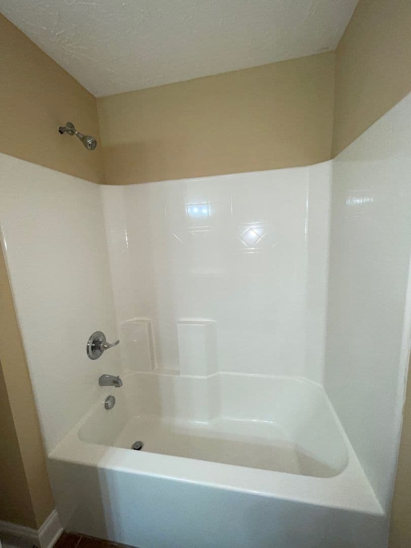 Bowling Green Apartment: 655 Declaration Way