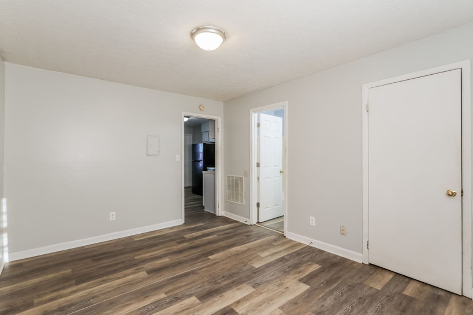 Bowling Green Apartment: 6550 Louisville Rd