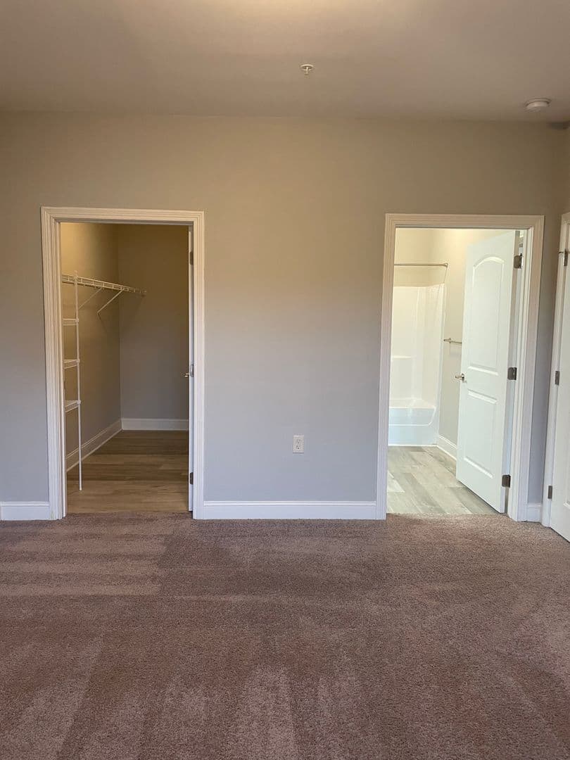 Bowling Green Apartment: 249 Greenwood Lane