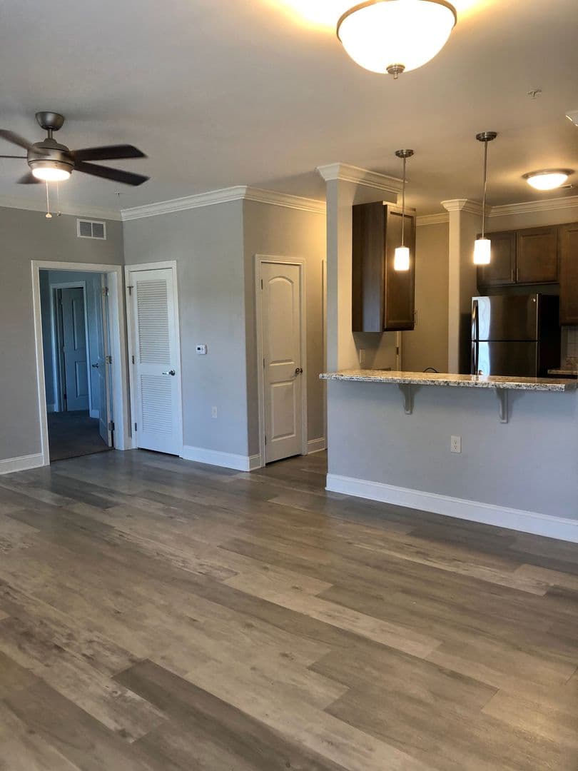 Bowling Green Apartment: 249 Greenwood Lane