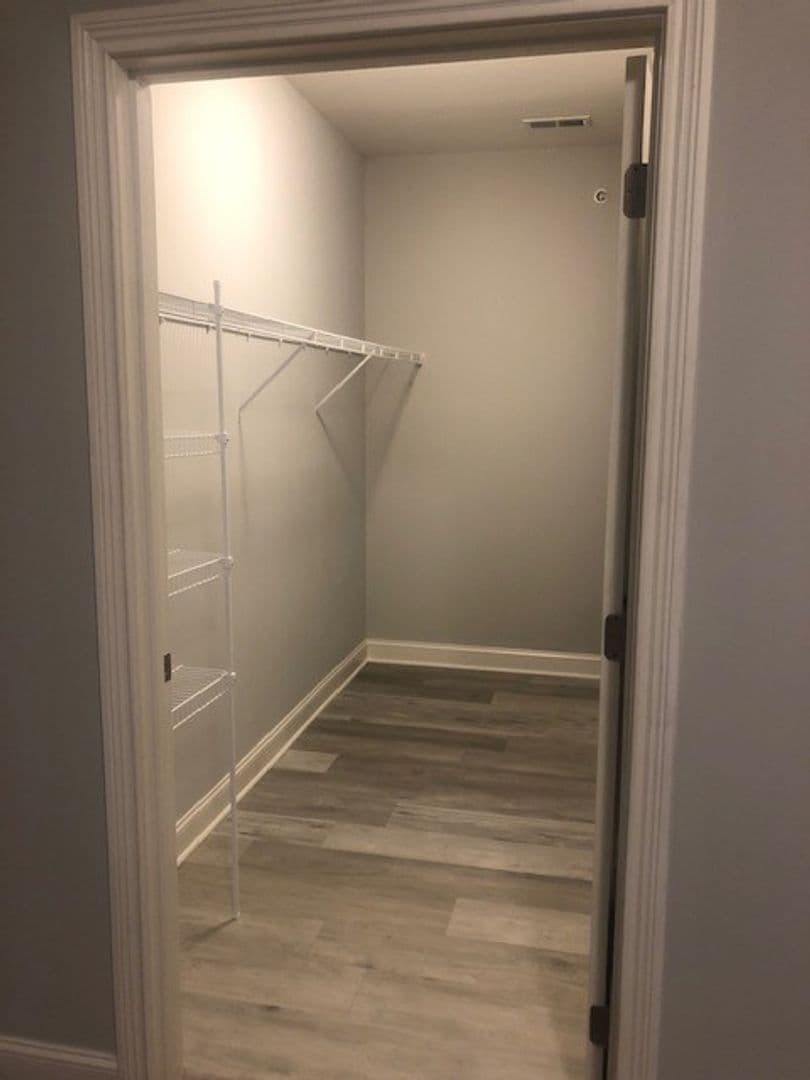 Bowling Green Apartment: 249 Greenwood Lane