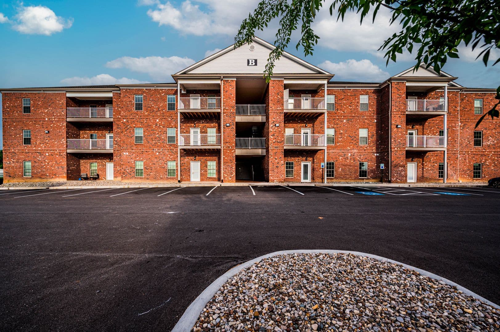 Bowling Green Apartment: 179 Walnut Creek Drive
