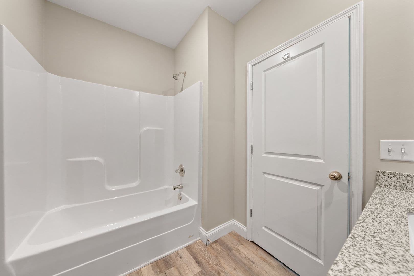 Bowling Green Apartment: 2363 Fox Ridge Court