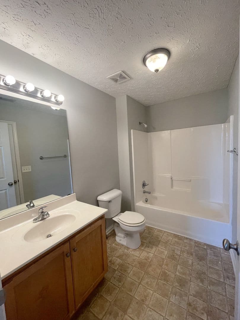 Bowling Green Apartment: 181 McFadin Station Street