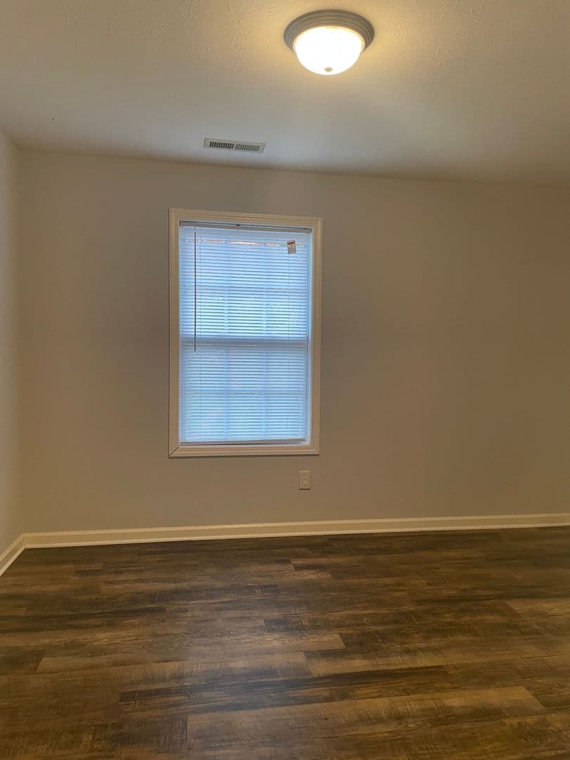 Bowling Green Apartment: 348 Upper Stone Avenue