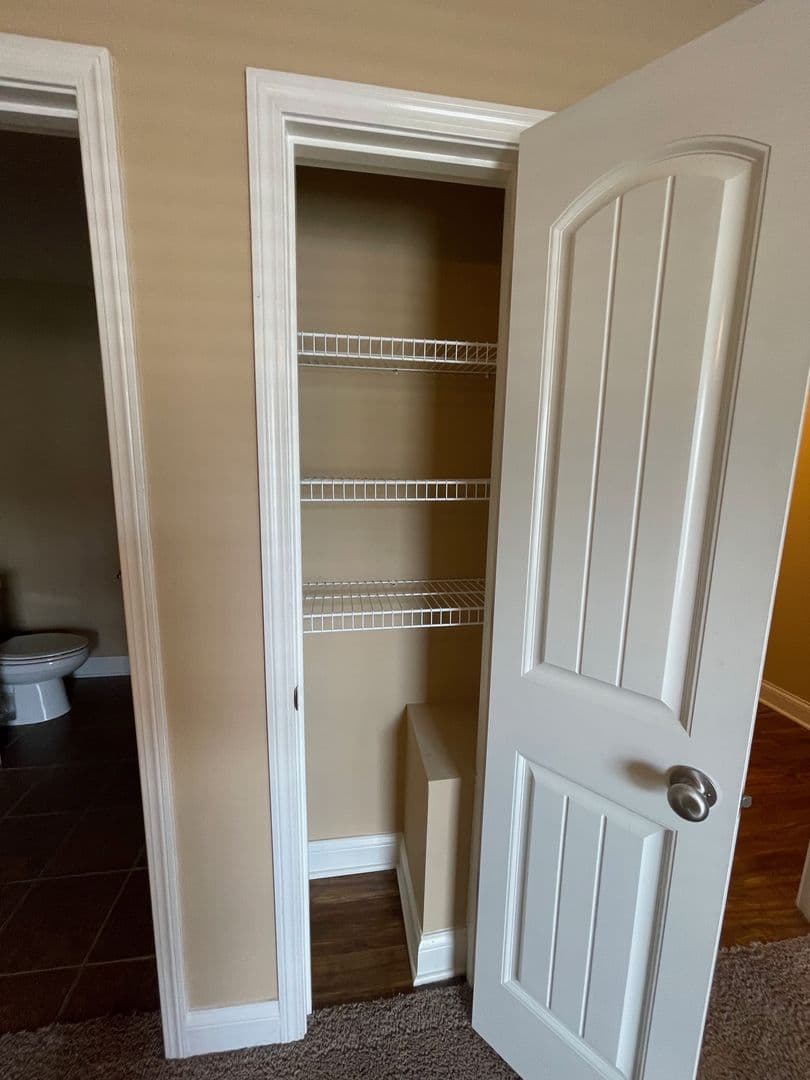 Bowling Green Apartment: 655 Declaration Way