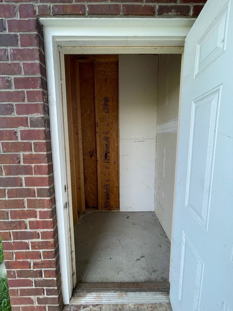 Bowling Green Apartment: 655 Declaration Way