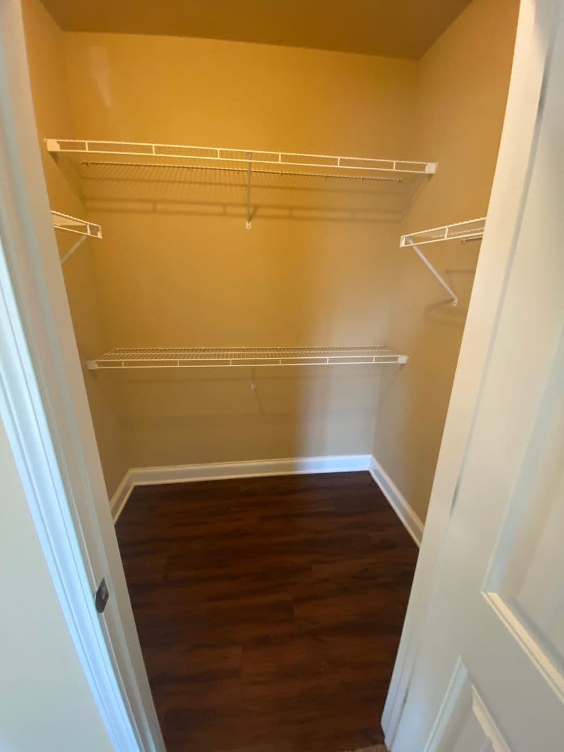 Bowling Green Apartment: 655 Declaration Way