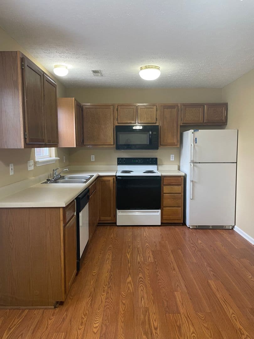 Bowling Green Apartment: 1114 Brockley Way