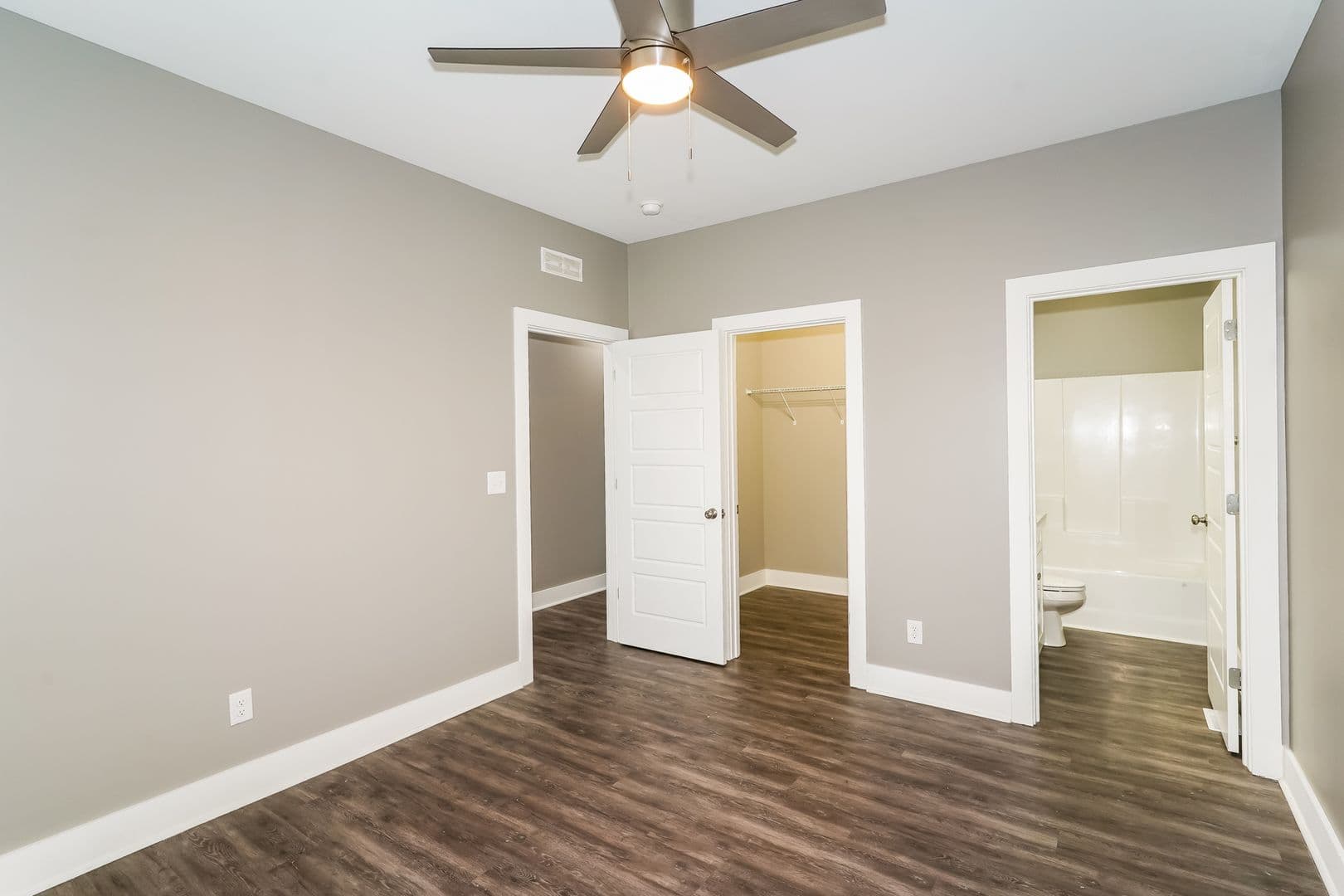 Bowling Green Apartment: 216 Moss View St