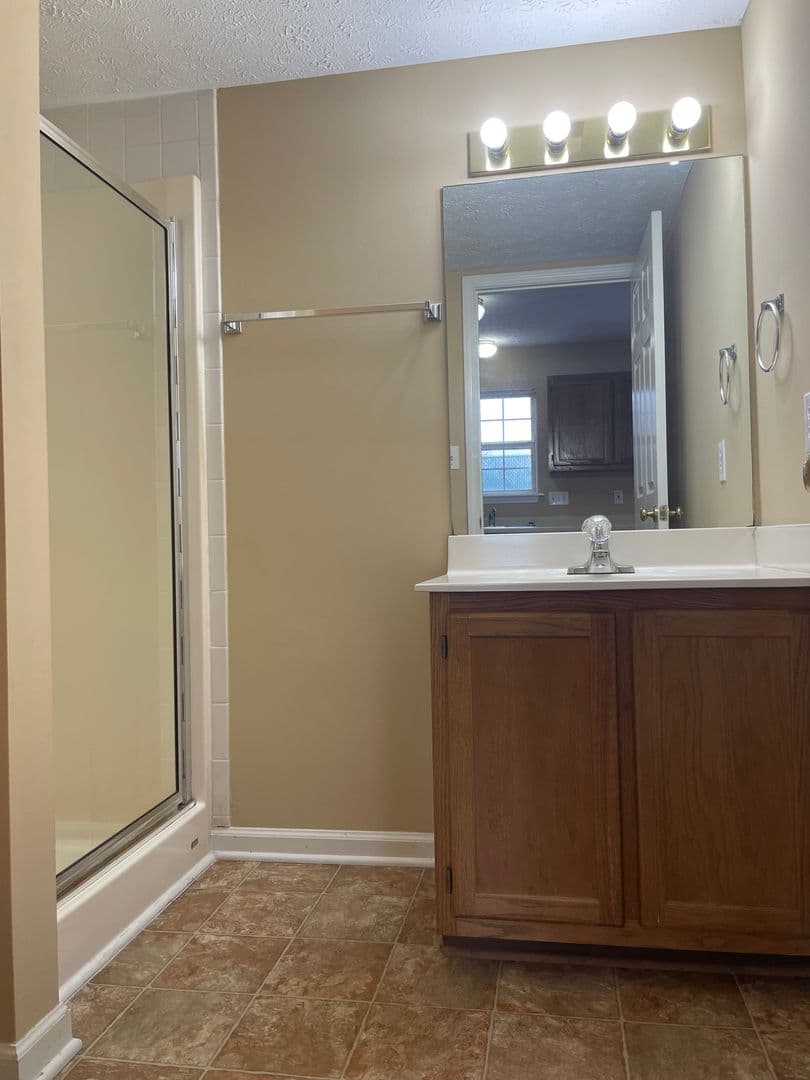 Bowling Green Apartment: 1114 Brockley Way