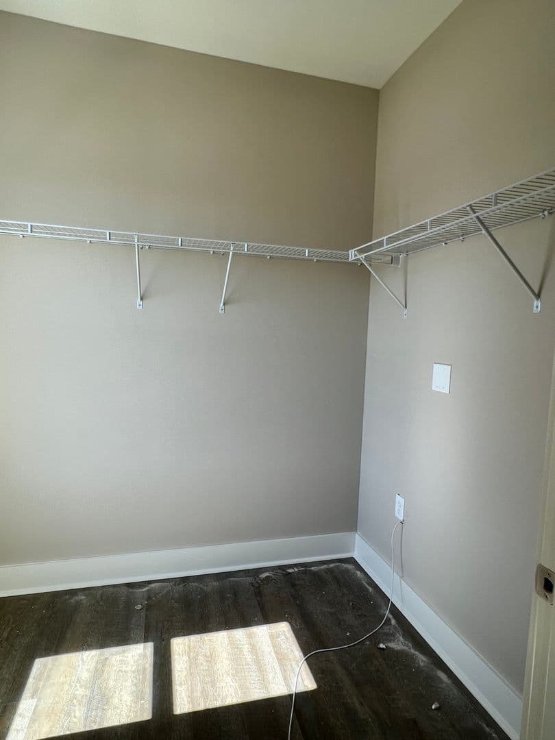 White House Apartment: 529 Raymond Hirsch Parkway