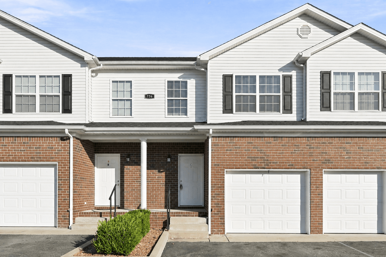 Bowling Green Apartment: 736 Village Creek Drive
