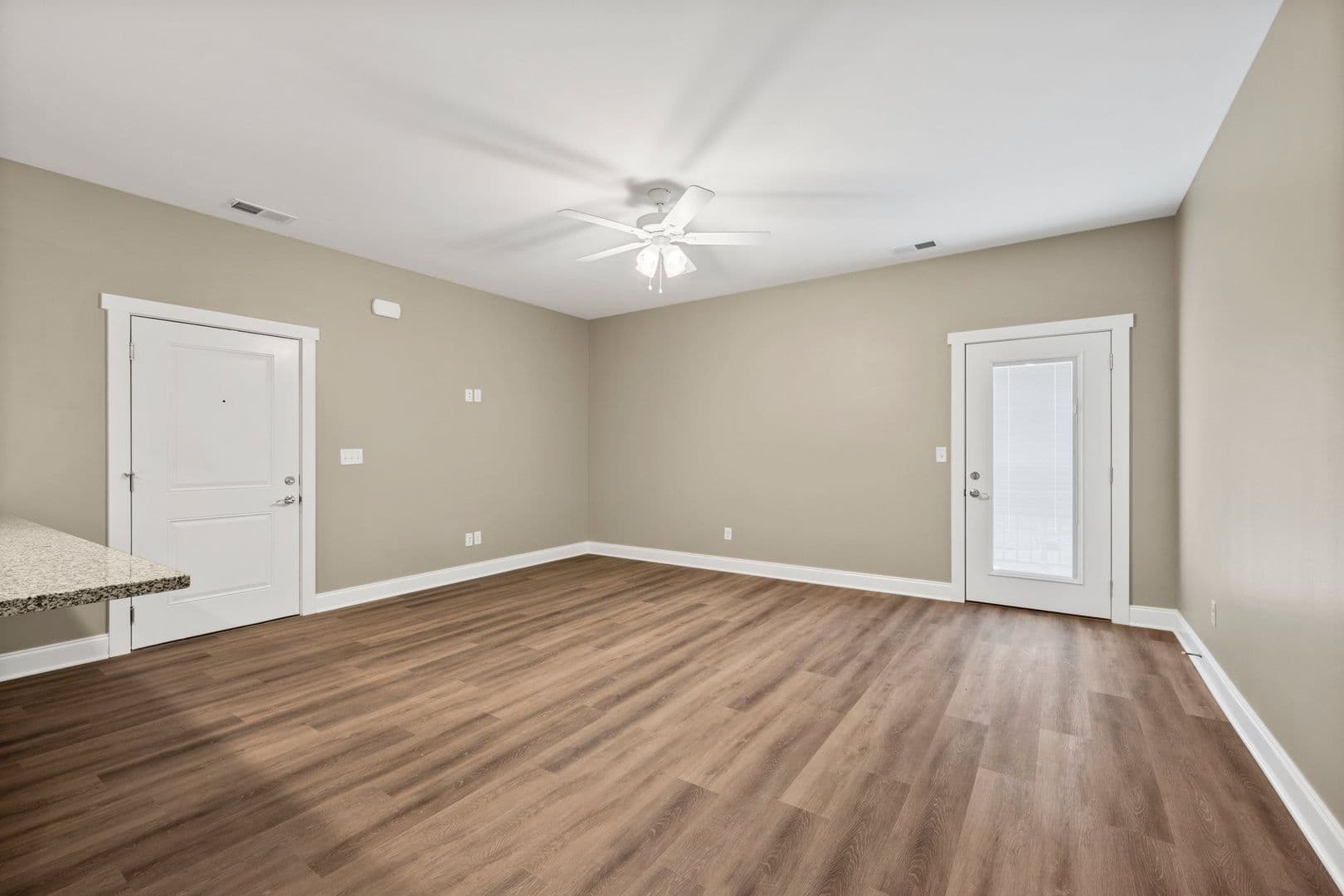 Bowling Green Apartment: 945 Riverbend Street