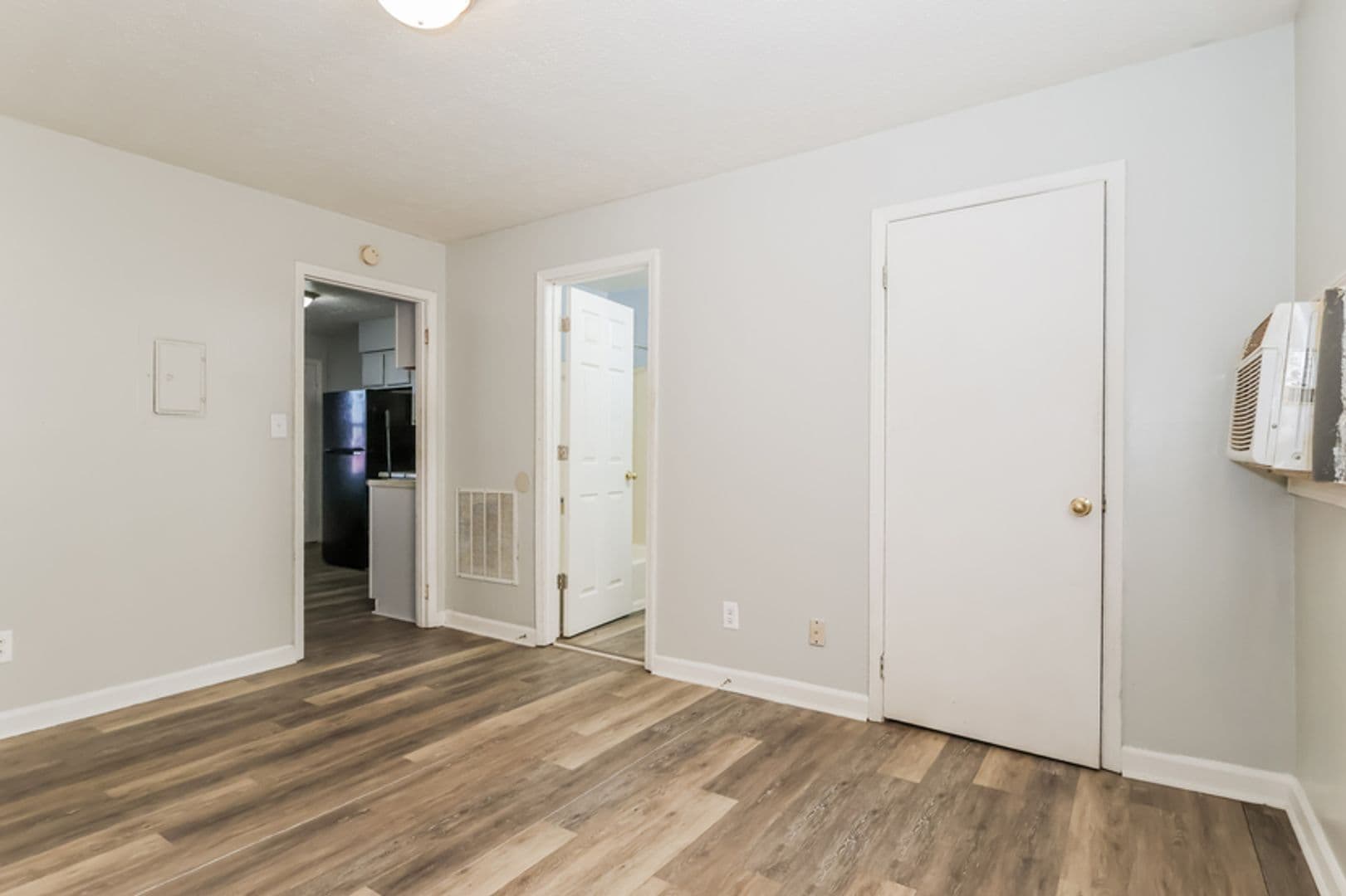 Bowling Green Apartment: 6550 Louisville Rd