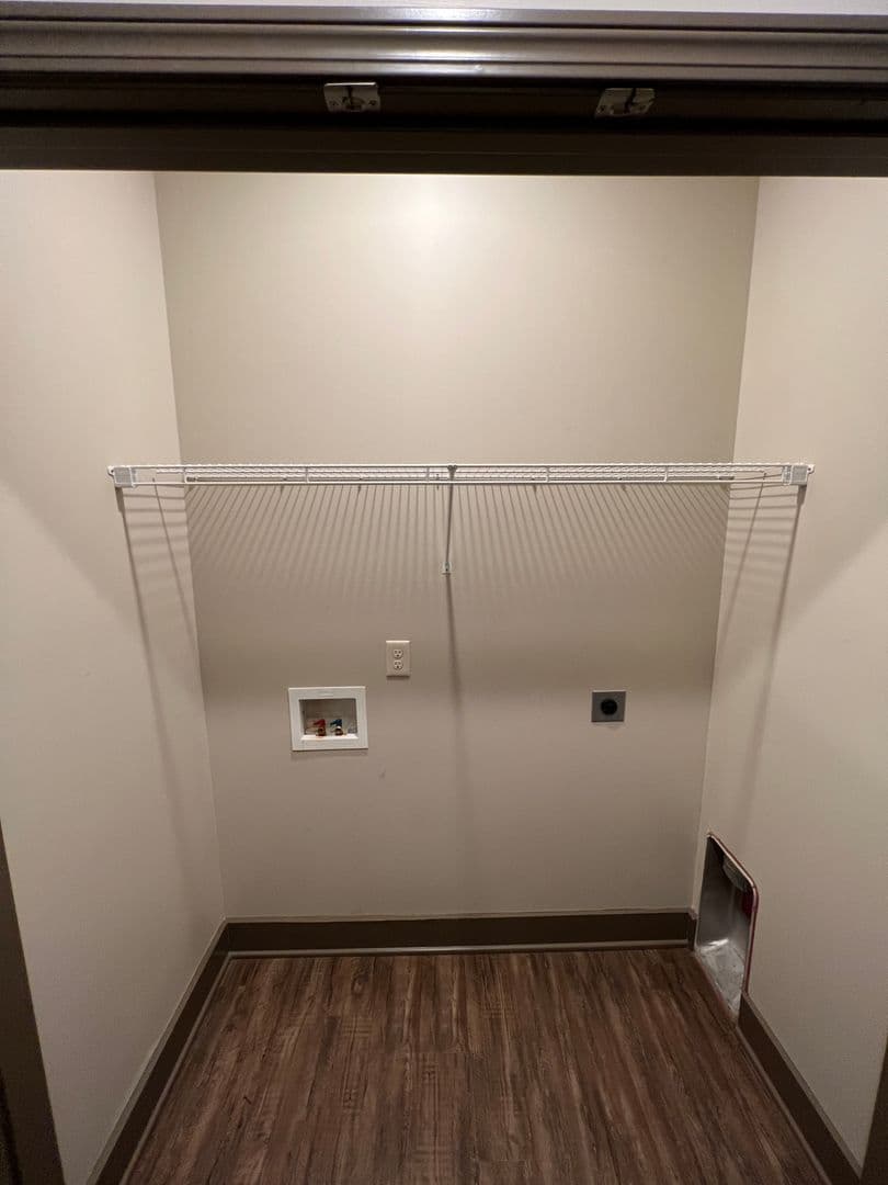 Bowling Green Apartment: 556 Emmett Ave