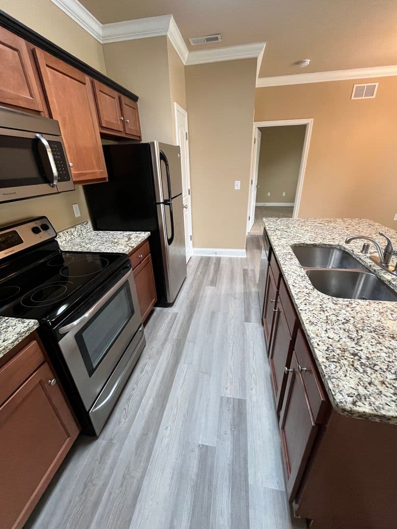 Bowling Green Apartment: 6068 Louisville Rd