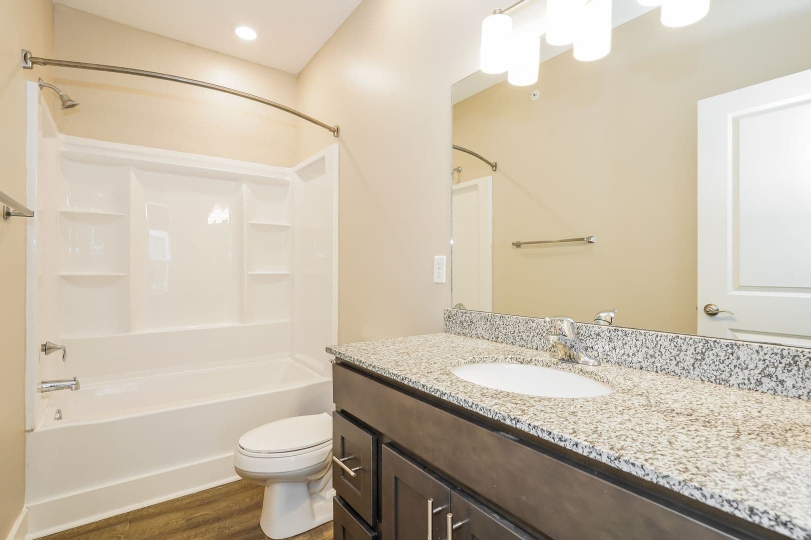 White House Apartment: 2940 US-31W