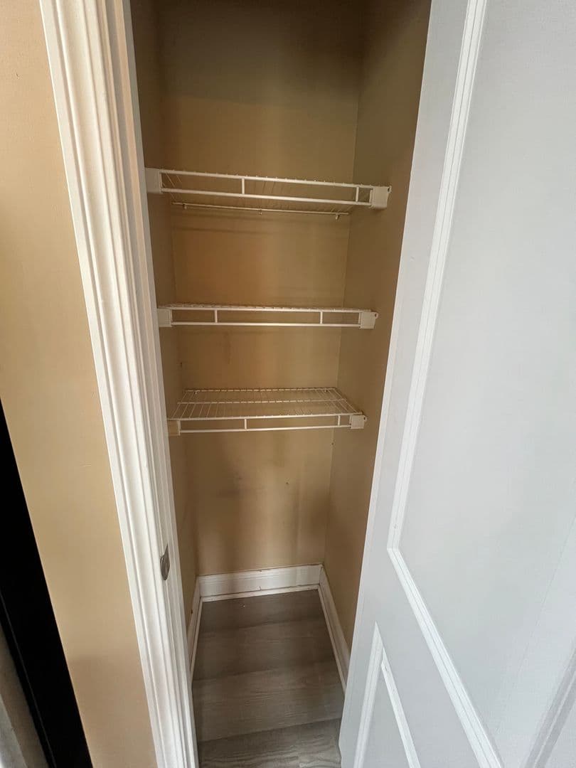 Bowling Green Apartment: 6068 Louisville Rd