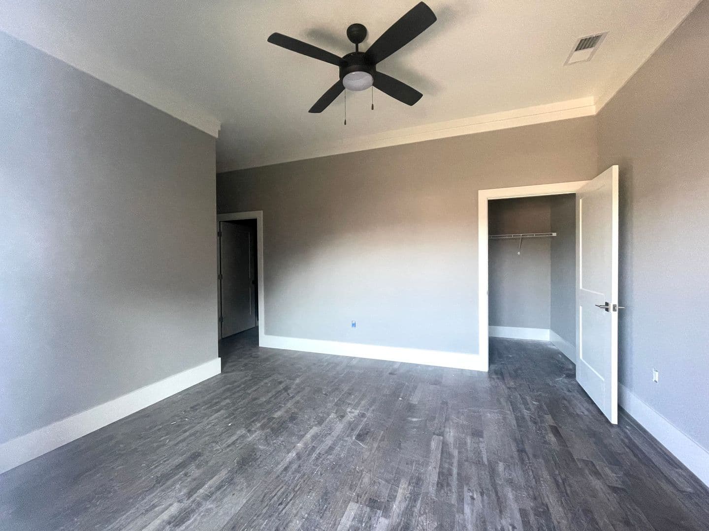 Bowling Green Apartment: 677 Chestnut St