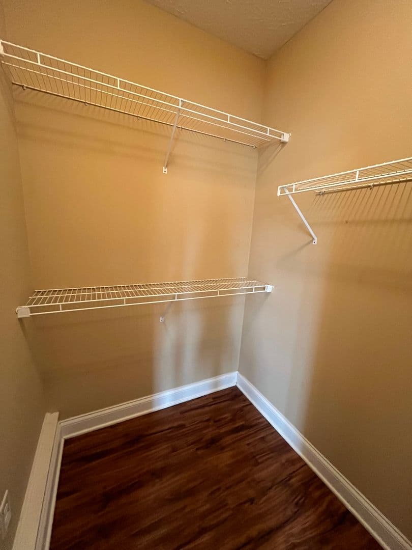 Bowling Green Apartment: 6068 Louisville Rd