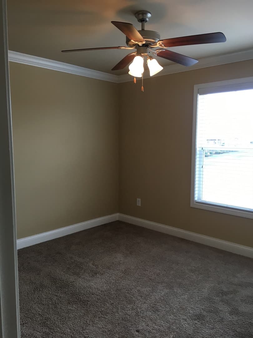 Bowling Green Apartment: 655 Declaration Way