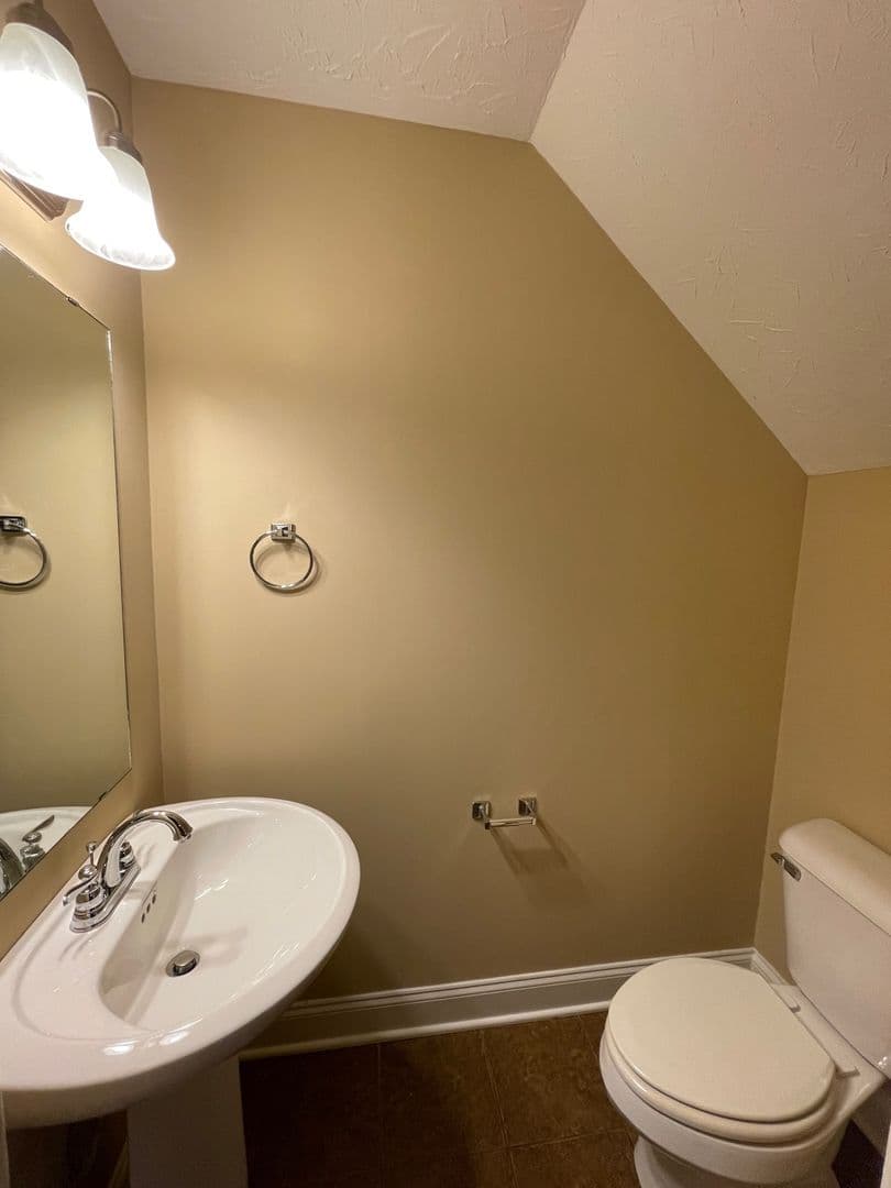 Bowling Green Apartment: 655 Declaration Way