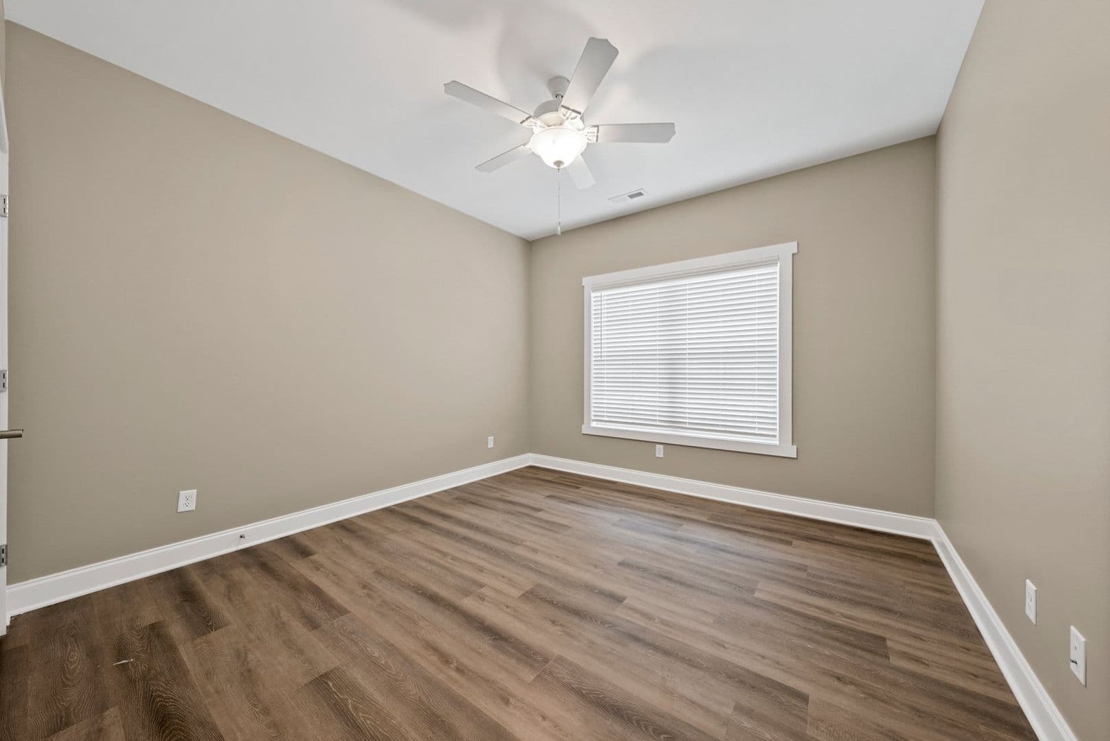 Bowling Green Apartment: 945 Riverbend Street