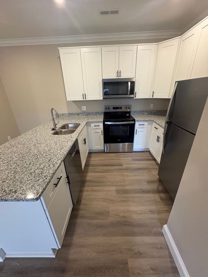Bowling Green Apartment: 179 Walnut Creek Drive
