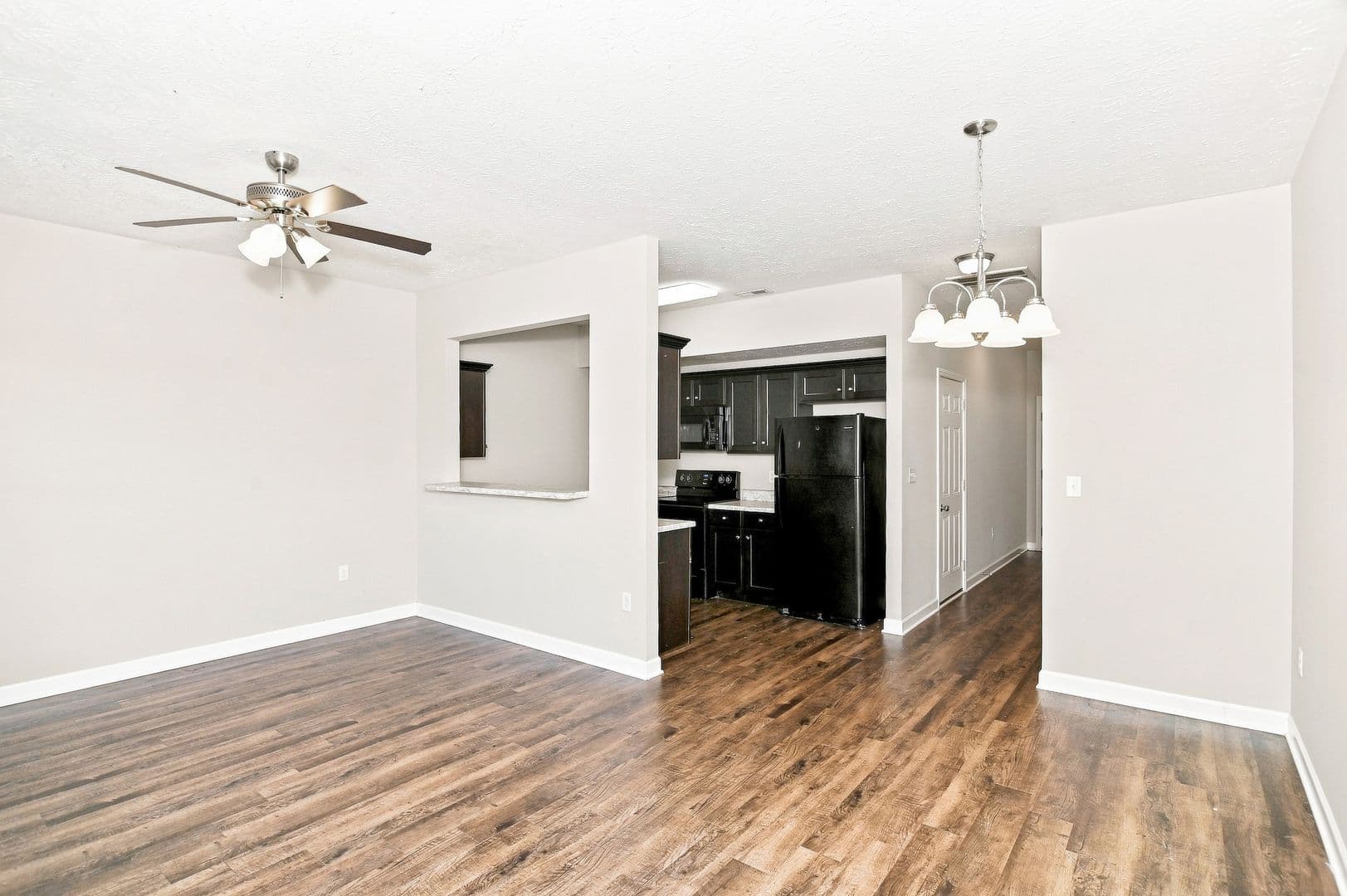 Bowling Green Apartment: 736 Village Creek Drive